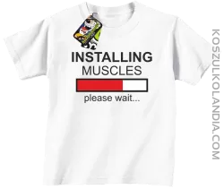 Installing muscles please wait... - Koszulka dziecięca biała