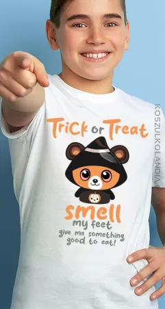 Trick or Treat Smell my feet give me something good to eat  - koszulka dziecięca