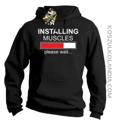 Installing muscles please wait... - Bluza z kapturem czarna