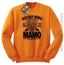 Niektórzy mówią do mnie po imieniu ale najważniejsi mówią do mnie MAMO - Bluza męska standard bez kaptura pomarańcz 