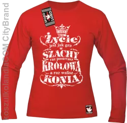 Życie jest jak gra w szachy raz posuwasz królową a raz walisz konia - Longsleeve męski czerwony 