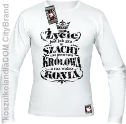 Życie jest jak gra w szachy raz posuwasz królową a raz walisz konia - Longsleeve męski biały 