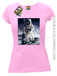 Kosmonauta z deskorolką - Koszulka damska jasny róż 