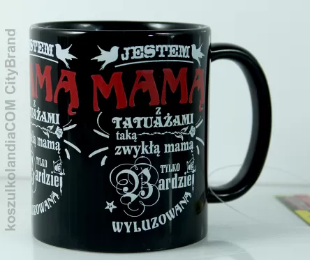 Mama z tatuażami - Czarny kubek 330ml