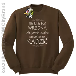 Nie lubię być wredna ale jakoś trzeba umieć sobie radzić - Bluza męska standard bez kaptura brąz 