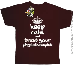 Keep Calm and trust your Physiotherapist - Koszulka Dziecięca - Brązowy