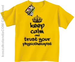 Keep Calm and trust your Physiotherapist - Koszulka Dziecięca - Żółty