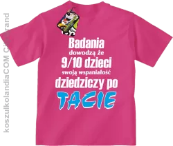 Badania dowodzą, że 9/10 dzieci swoją wspaniałość dziedziczy po tacie-Koszulka dziecięca fuchsia 