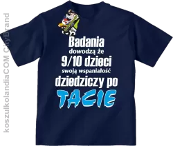 Badania dowodzą, że 9/10 dzieci swoją wspaniałość dziedziczy po tacie-Koszulka dziecięca granatowa 