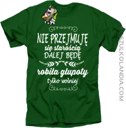 Nie przejmuję się starością dalej będę robiła głupoty tylko wolniej - Koszulka męska zielona 