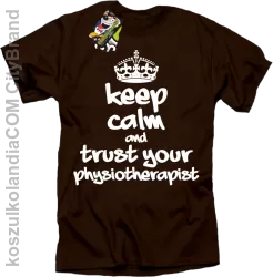 Keep Calm and trust your Physiotherapist - Koszulka Męska - Brązowy