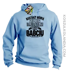 Niektórzy mówią do mnie po imieniu ale najważniejsi mówią do mnie BABCIU - Bluza męska z kapturem błękit 