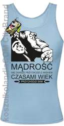 Mądrość nie zawsze przychodzi z wiekiem czasami wiek przychodzi sam - Top damski błękitny 