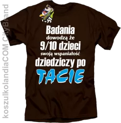 Badania dowodzą, że 9/10 dzieci swoją wspaniałość dziedziczy po tacie-Koszulka męska brązowa 