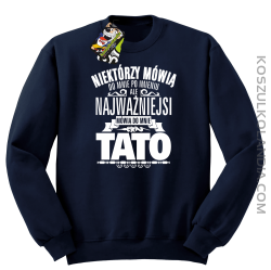 Niektórzy mówią do mnie po imieniu ale najważniejsi mówi o mnie TATO - Bluza męska standard bez kaptura granat