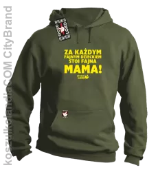 Za każdym fajnym dzieckiem stoi fajna mama - Bluza męska z kapturem khaki