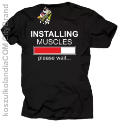 Installing muscles please wait... - Koszulka męska czarna