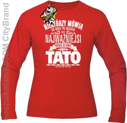 Niektórzy mówią do mnie po imieniu ale najważniejsi mówi o mnie TATO - Longsleeve męski czerwony 