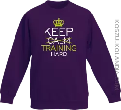 Keep Calm and TRAINING HARD - Bluza dziecięca standard bez kaptura fiolet 